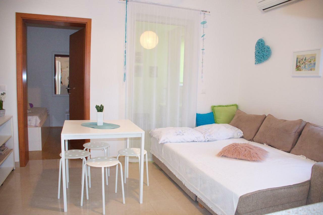 Babe Beach Apartment Novalja Exterior photo